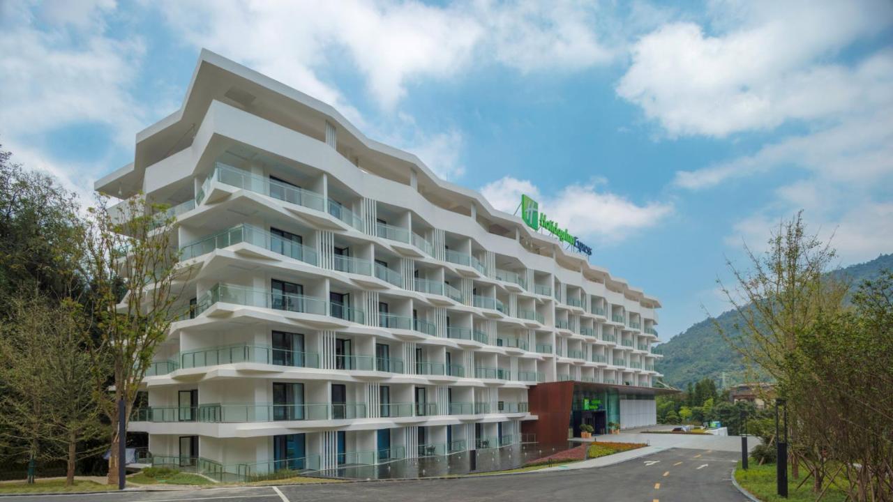 Holiday Inn Express Qiliping By Ihg Emeishan Exterior photo
