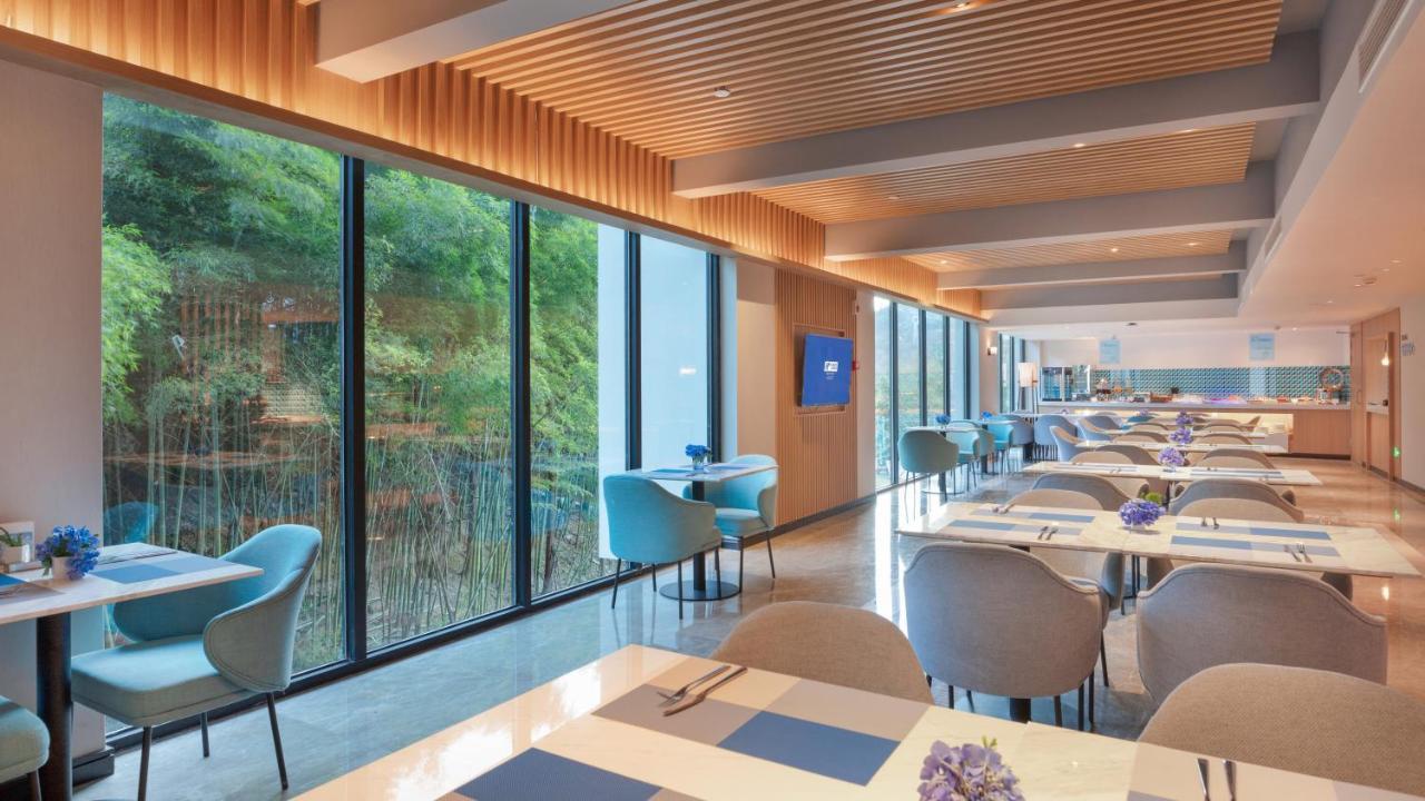 Holiday Inn Express Qiliping By Ihg Emeishan Exterior photo
